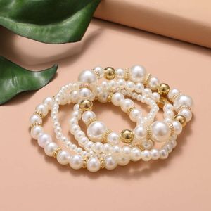 Nuovo braccialetto di perle Love, set di 4 pezzi da donna piccola ed elegante, artigianato