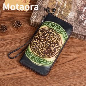 財布Motaora Women's Wallet Long Embossed Emtnic Style Woman Handbag Cow Leather本物のカード電話バッグ