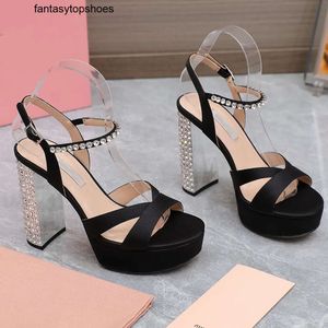 Miui Mivmiv Designer Bestqualität Silber Sandalen Schuhe Frauen Mode Kristall Strass Plattform Heels Top -Qualität echter Lederschuh 13 cm High Heeled Hys1