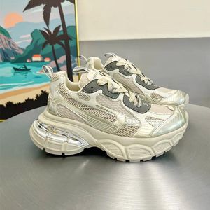 Scarpe casual moda di punta rotonda con sneaker grossi piatti a croce cinghia a maglie traspirabili calzature femminili comfort all'aperto che corre in argento alonato