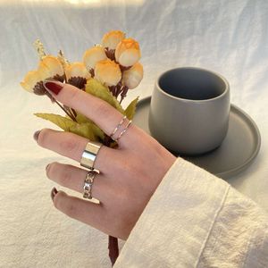 Instagram'ın Kore mücevher endüstrisinde popüler versiyonu, aynı havalı ve minimalist bir stil, kadınlar için açık bir yüzük ile üç parçalı set