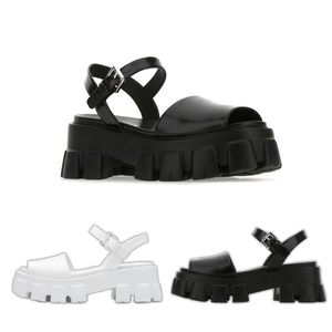 Gummi Sandalias Triangel Logo Kvinnor Lyxiga klackar korsar remmar Lyxiga sandaler Kvinnkilar för kvinna Peep Toe Arch Support Standardstorlek