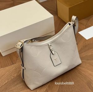 Designer Bag Tote Bag Kvinnor prägling Milkshake White Handväska kvinnors handväska axelväskor Crossbody väskor underarmsäck solid färg makeup väskor plånbok 11 färger