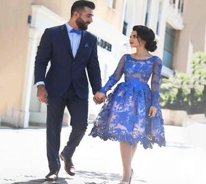 Elegant Royal Blue Cocktail Dresses 2017 Korta spetsapplikationer Långärmad knälängd Kvinnor Fashion Party -klänningar för examen4783033