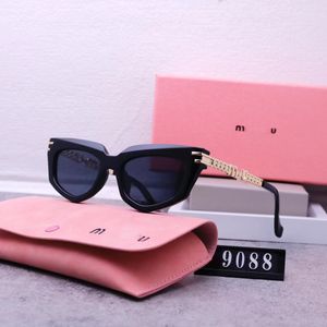 럭셔리 디자이너 선글라스 남성 여성 패션 안경 안경 고전 클래식 야외 여행 선글라스 UV400 해변 태양 안경 상자