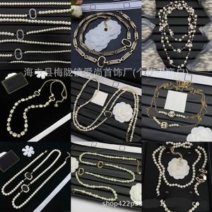 Hänghalsband smycken temperament, socialit, palace diamant inlagd pärlbrevhalsband, europeiskt och amerikanskt mode