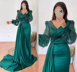 2024 Dark Green Evening Dresses Long Sleeves Sequins V Neck Mermaid Sweep Train Satin Plus Size Pleats Prom Gown Formal Custom vestidos