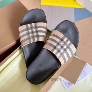 Vintage Plaid Sandals Pantoffeln Luxus Designer Schuhe Klassische Print Maultier Pantoffeln Freizeitschuhe Outdoor Ladies Herren Schwarz Flachgummi Sommer Beach Slipper EU35-EU44