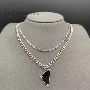 Prd Necklace Classics Designer Halsband Kedjor smycken Black White P Triangle Pendant Party Hip Hop Punk Names Statement Gold Triangle N 5961