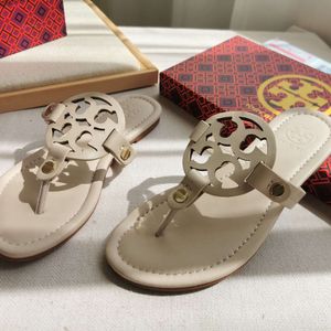 Tori Birch Sandal Designer tofflor Toryb Sandaler Travel stor storlek Summer Cool Tallippers Toryburche Miller för Womens Outwear Flat Bottom Beach