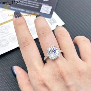 Ringar anpassade solida guldsmycken män VVS Solitaire 3CT Rectangular Cut Moissanite Förlovningsring Ringdiamond Set Hip Hop Ring