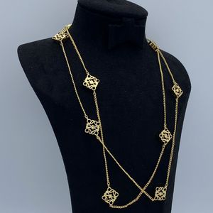 Nya klassiska modehängen halsband för kvinnor elegant bladlåshalsband högkvalitativ chokerkedjor designer smycken pläterad guld flickor fest gåva