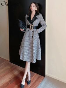 Kadın Trençkotları Ekose Ceket 2024 Bahar Sonbahar Moda Üstü High-Houndstoth Dikiş PU Deri Orta Uzunluk Bel Slim