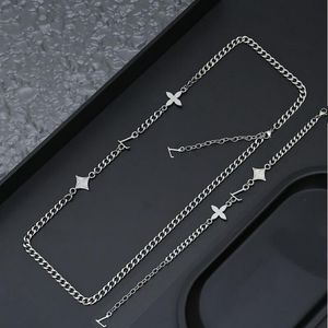 Europe America Fashion Mng Row Necklace Bracelet Men Women Silver Metal Engraved V Letter Flower Pendant Thick Chain Jewelry Sets M1407A M01490