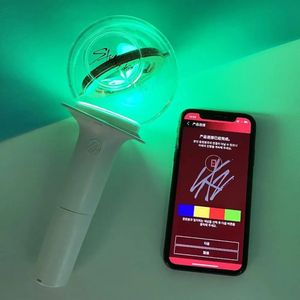 Lightstick Fashion Kpop para Kids Lightstick Strayed With Bluetooth Concert Lâmpada de mão Glow Stick Stick Flash Fasm Coleção 240410