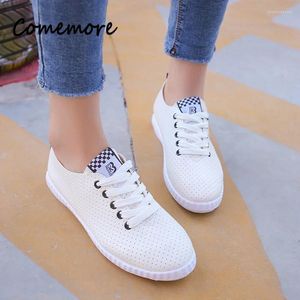 Buty zwykłe Comemore Flat Ladies Sofe Sole Sole Mesh Wygodne 2024 Kobiety sport wulkanizowane obuwie Wome Białe trampki 41