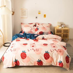 Yatak Setleri Sejms Lovely Strawberry 4 parçalı yürümeye başlayan çocuk seti, pamuk kapağı yatak tabakası ve yastık kılıfı polyester/polyester karıştırma