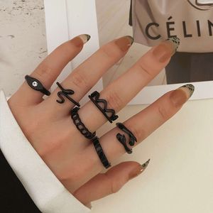 Embrace Snake of 6 Creative Black Crown Set with Diamond Chain Ring