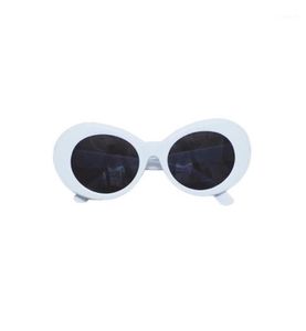 Solglasögon kvinnor mode sommar djärva retro ovala mod tjocka ramklockor för skydd glasögon med rund lins 51m16945526