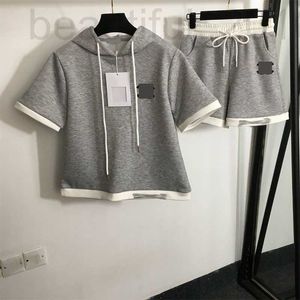 Kvinnors tvådelar Pants Designer 2024 Early Spring New Set Letter Print Kontrast Kort ärm Hoodie+Drawstring Elastic Midjeshorts Rzyg