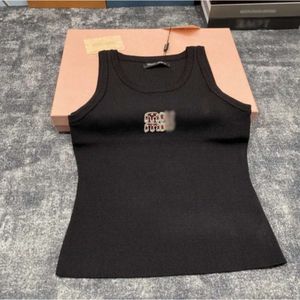 Tasarımcılar T-Shirt Kadın Tankları Anagram Embroidered Pamuk Karıştırıcı Tank Top Şort Tasarımcı Takım Örgü Femme Kırpılmış Jersey Ladies Tops A5