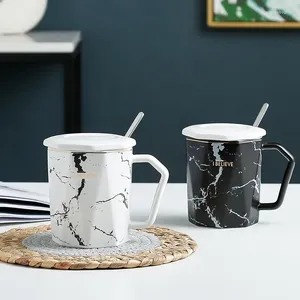 Tassen Einfaches Steinmuster Keramikbecher Becher mit Deckellöffel Nordic Diamond-förmiges Kaffee Home Business Geschenk Wasser Wasser