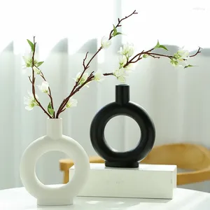 Vase Nordic Circular Hollow Ceramics Flower Pot Home Decoration Accessories Officeデスクトップリビングルームインテリア装飾ベッドルーム