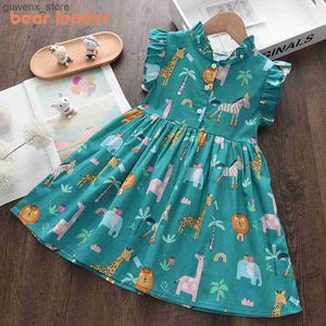 Flickans klänningar Bear Leader Cartoon Print Baby Girls Princess Dress New Fashion Summer Floral Toddler Kid Party Clothes Children Vestido Y240415Y240417ZWOB