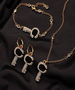 Fashion designer necklace bracelet jewelry set double letter crystal embellished full of diamond key pendant ladies metal chain br2682221