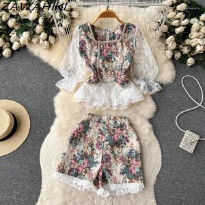 Kvinnors spårningsdräkter vintage blommor två stycken set kvinnor lapptäcke ropa de mujer temperamentkläder gasväv croche smala toppar spetsar ruffles