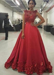 2018 NYA Bourgogne Prom Dresses Jewel Neck Illusion Lace Appliques Pärled Floral Rose Flowers Long Evening Dress Party Pageant Form7282184