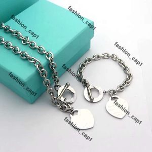 Tiffanyjewelry Tiffanybead Necklace Pendant Tiffanlies Heart Shaped Bangle Necklace Luxury Women's Fashion Suit Märke smycken Armband Tiffanybracelet 754