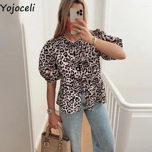 Kvinnors blusar yojoceli mode sommar leopard snörning casual blus 2024 chic pläd ruffle crop tops kvinnlig söt tryck vit elegant