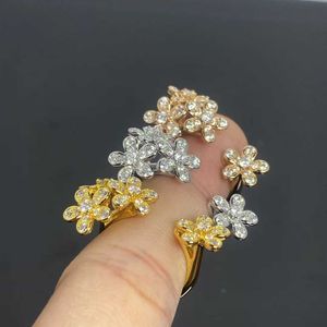 العلامة التجارية الأصلية Van New Flower Set Diamond Trendy Ring Full Rose Gold White Jewelry