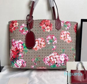 2024 Women Shopping Bag Patchwork Color Travel Borse Borse a doppia faccia a doppia faccia di moda Fiori Birds Canna Caspa in pelle vera pacchetto di grande capacità