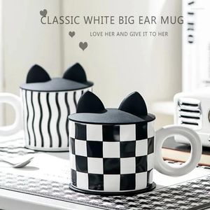 Mugs Checkerboard Retro Mug With Lid Ceramic Creative Coffee Cup Geometric Black And White Big Ear Porcelain Round Handle