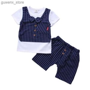 Kläder set nya sommar babykläder passar barn pojkar avslappnad rutig t-shirt shorts 2st/set småbarn kostym spädbarn outfits barn träningsgångar y240415y240417ttqu