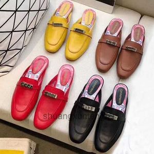 2022 Summer Beach Slippers مصمم كلاسيكي سيدة Lazy Flat Flat Baotou Flip Flops 100 ٪ شرائح جلدية من جلد الغزال