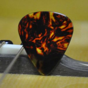 Kablar Massor av 100 st 0,96 mm tung mätgitarrplockar PlecTrums Celluloid Tortoiseshell