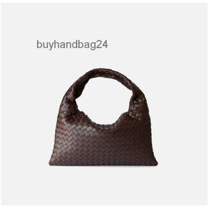 Venetas 2024 Designer Bag Women Bottgas Purse Påsar Stora Hop Totes Shop Cow Horn handgjorda vävda stora kapaciteter Tote Shopping Women's One Shoulder Underarm