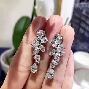 Dingle örhängen Huitan Brilliant Crystal Cubic Zirconia Hanging Women for Engagement Wedding Estetiska kvinnliga modesmycken