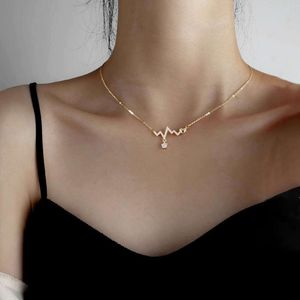 Sier funkelnde Diamant -Herzschlag Halskette für Frauen, einfache elegante, elektrokardiogramm, Schlüsselbein Internet, trendy, Licht und Nischentemperament