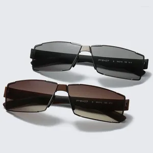 Sunglasses 24 Cross-border Supply Factory 8407 Wholesale Square Men UV-proof Driving Women Travel Fashion.