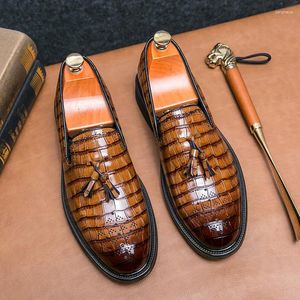 Casual skor läder loafers herres design moccasin mode glid på mjuka lägenheter all-match manlig körskor handgjorda båt