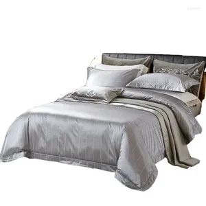 寝具セットハイエンドの豪華な本物のシルクキルトカバー糸染色ジャクカー8ピースセットベッド掛け布団