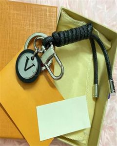 2022 Popular Designer Keychain Lovers Car Key Buckle Luxury Brand Leather Chaelchains Handmade Carabiner para homens Moman Bags Pinging 7771812