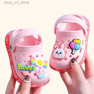 Sandaler Summer Kids Sandals Hole Childrens Shoes Slippers Soft Anti-Scid Cartoon Diy Design Hole Baby Shoes Sand Beach For Boys Girls T240415