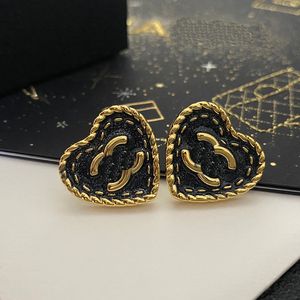 Classic Retro Style Gold-Plated Earrings Brand Designer With Heart-Shaped Design Romantic Love Gift Earrings Fashionable Charming Girl Earring Box