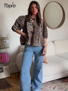 Chic Leopard Print Hollow -out -Hemd für Frauen Fashion Casual O Hals Kurzarm Top 2024 Frühling Frauen Pendeln Streetwear 240415