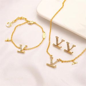 Designers Letter Ear Stud Bracelet Necklace 18K Gold Plated Crystal Geometric Earring for Wedding Party Jewerlry Set Accessories